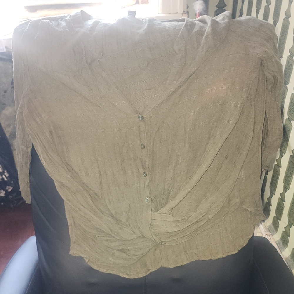 a.n.a Cream Ruched 3/4 Sleeve Blouse